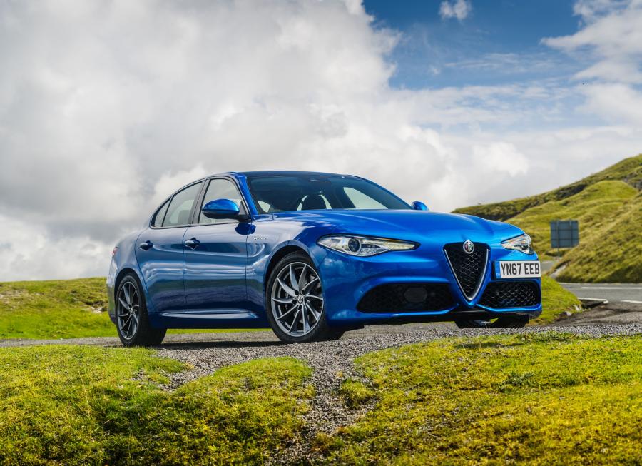  Alfa Romeo Giulia Veloce (952) 2017 года  (UK) (фото 1 из 24)